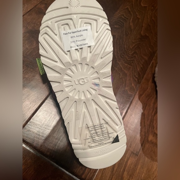 Ugg women 8 multicolor logo platform fluffita pixelate NWOB buckle new w/out box - Picture 5 of 7